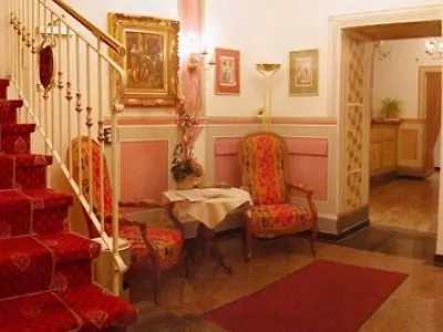Hotel Residence מלון 3*